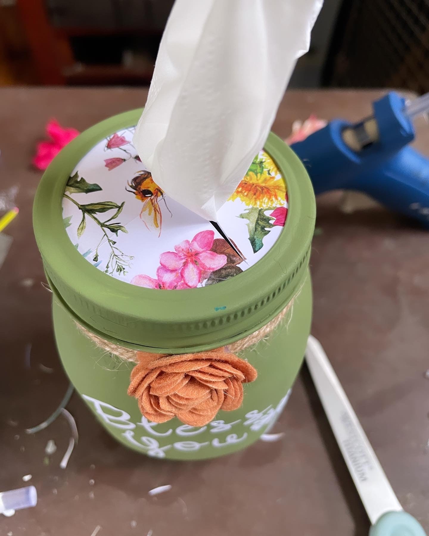 Tissue jar