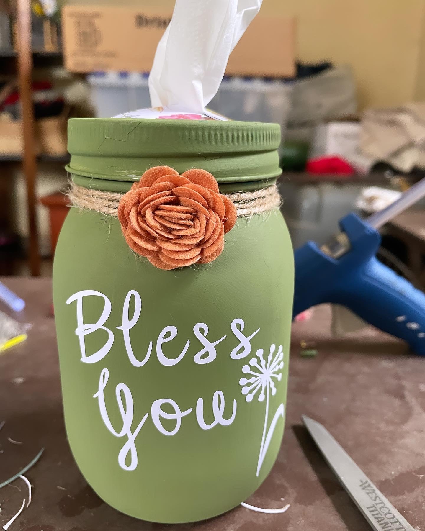 Tissue jar