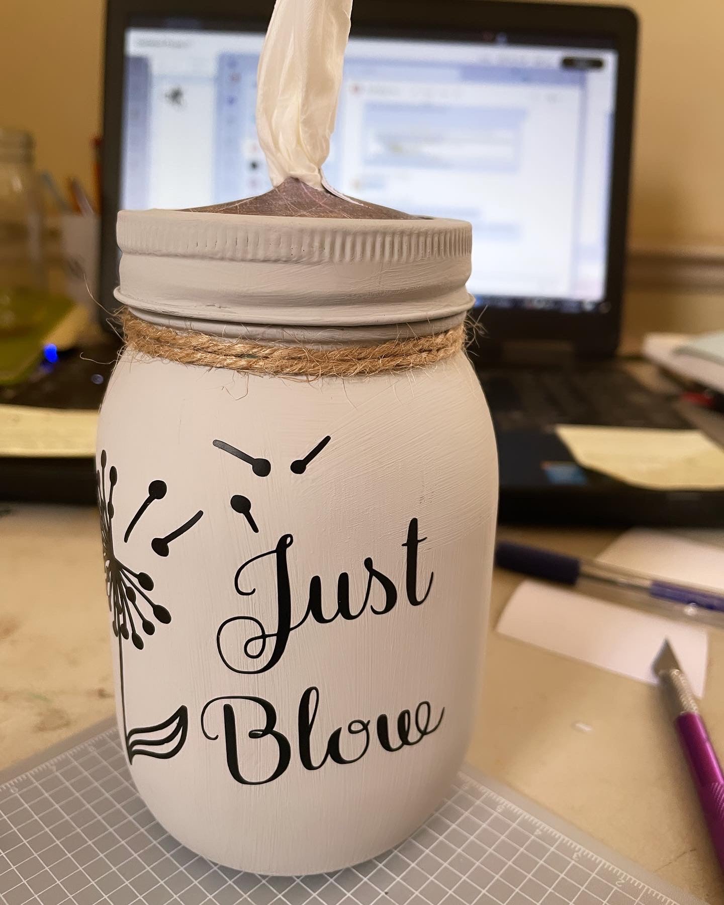 Tissue jar