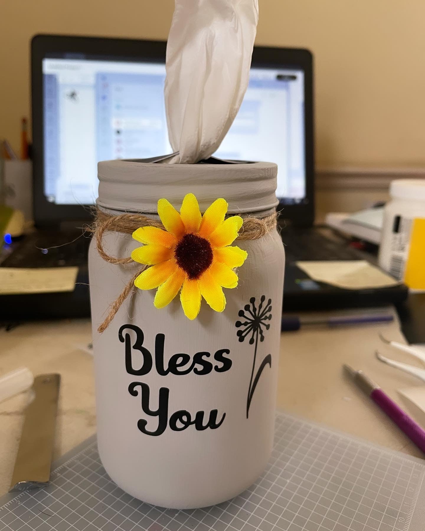 Tissue jar